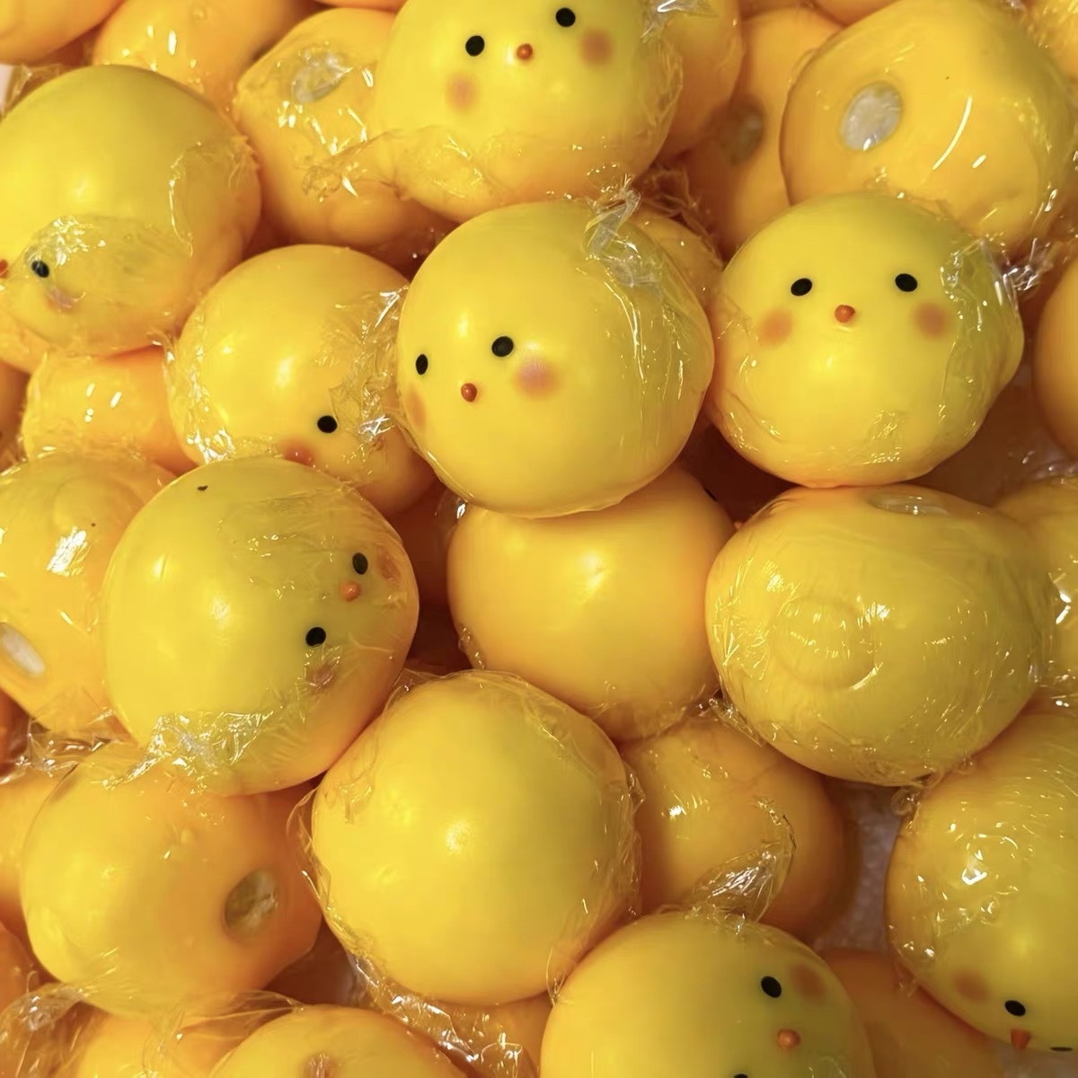 Crunchy Ball Cute Little Yello - Party Games Ideas recension och pris