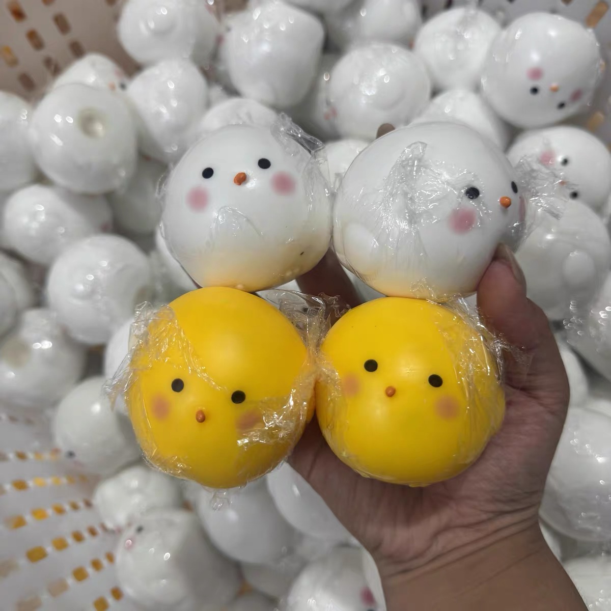 Crunchy Ball Cute Little Yello - Party Games Ideas recension och pris